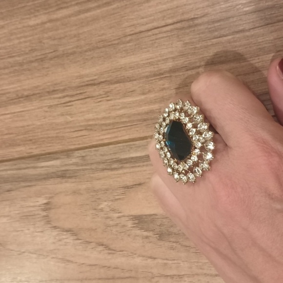 Large costume rhinestone ring with adjustable band in good used condition - Picture 6 of 7